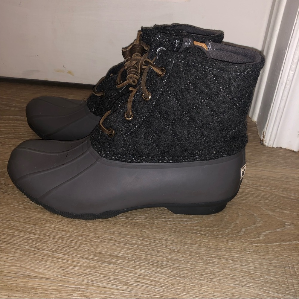 Sperry ladies quilted top boots size 8
